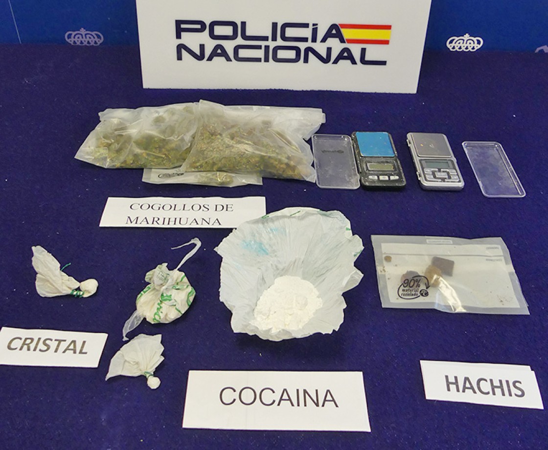 Detenidas dos personas por la venta de drogas al menudeo en el Ensanche