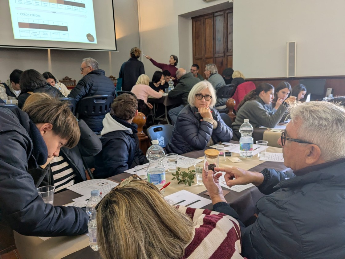 El Panel de Cata de Atruter imparte un taller de trufa en la localidad valenciana de Chelva