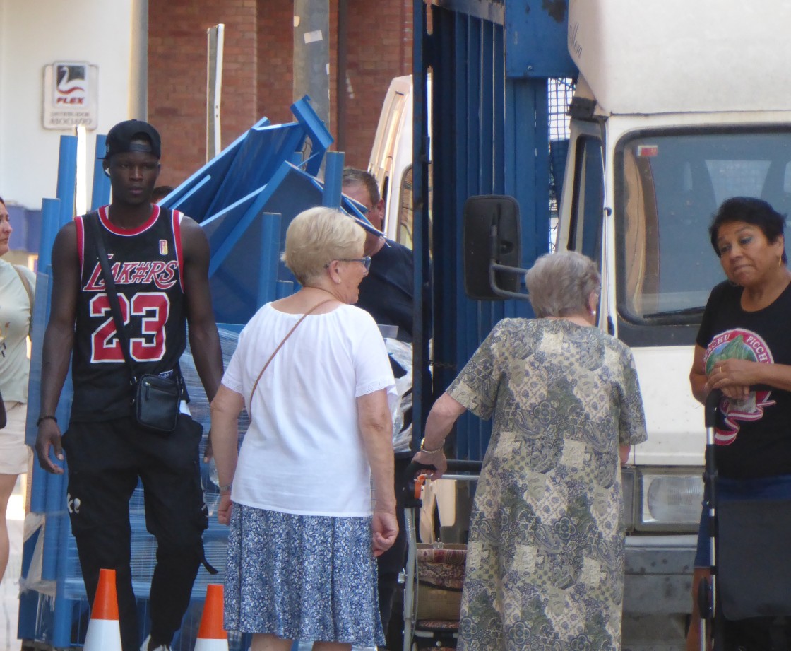 Cuidar ancianos en pueblos se convierte en una vía de entrada para inmigrantes