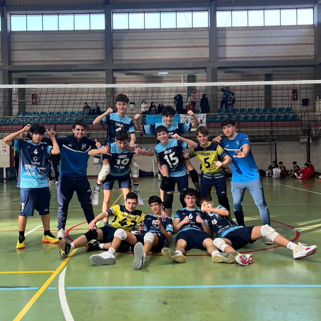 El cadete masculino de Las Viñas se cuela en la final de la Copa de España de voleibol