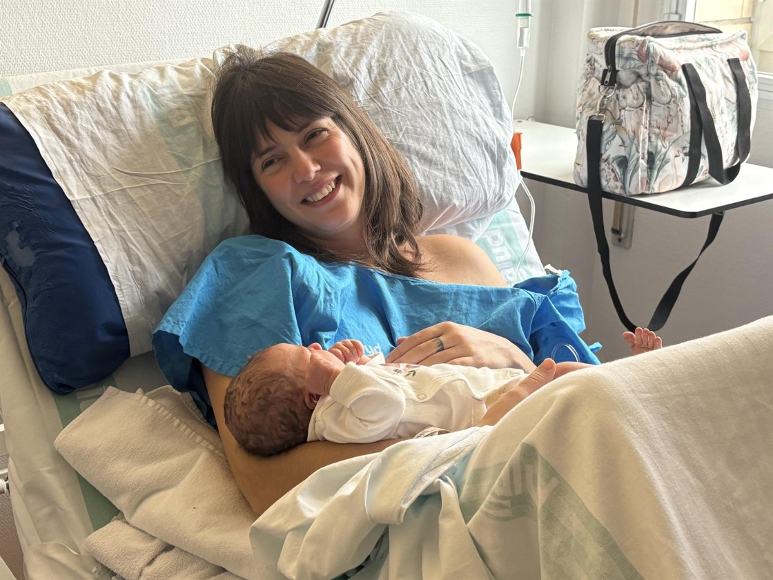 Una turolense da a luz al primer bebé nacido en Zaragoza en 2026, de nombre Cala