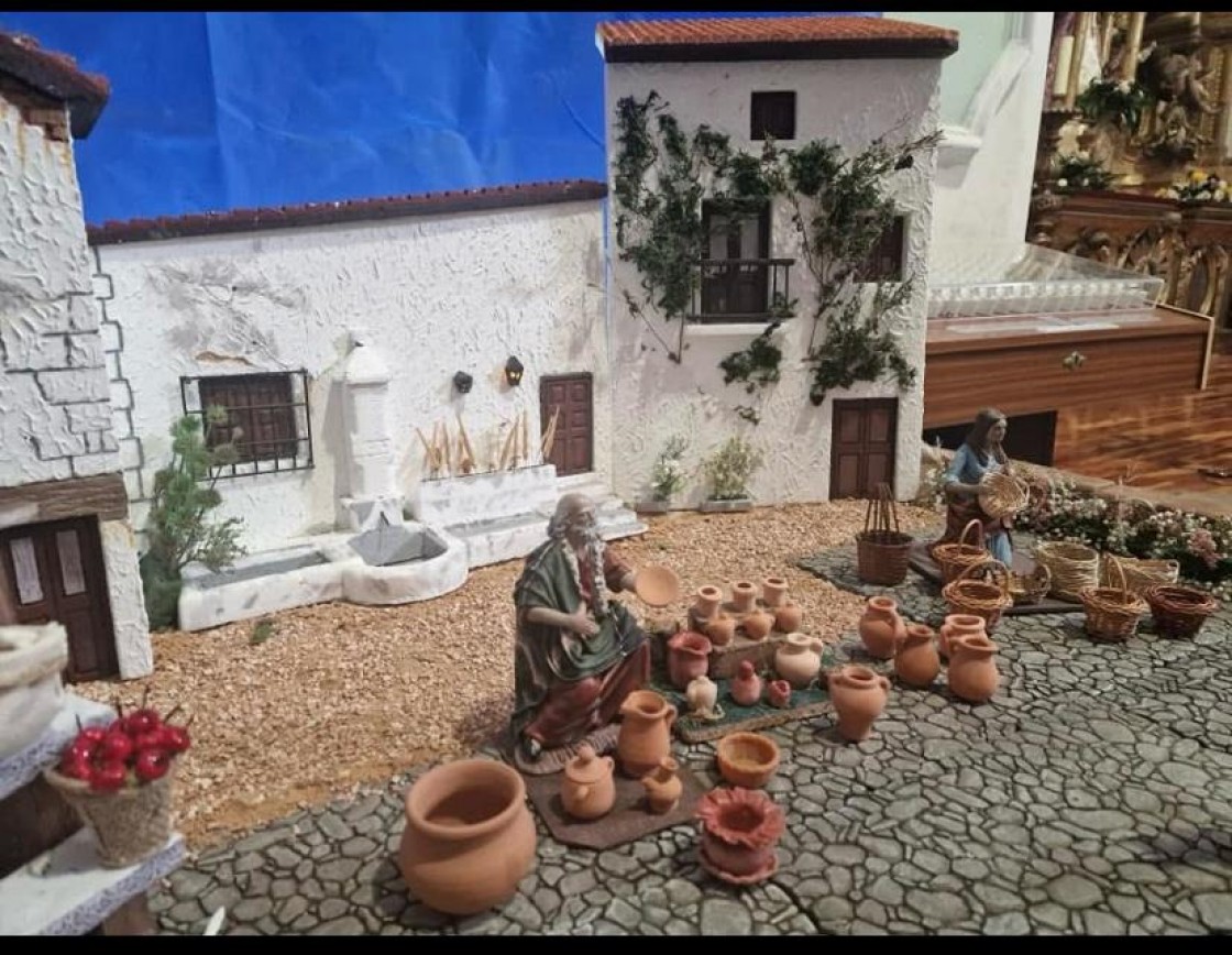 Orihuela monta un completo belén donde  no faltan guiños hacia su patrimonio local