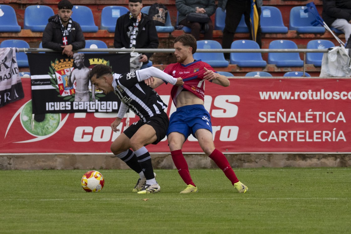 Teddy sufre un esguince de rodilla y permanecerá de baja con el CD Teruel