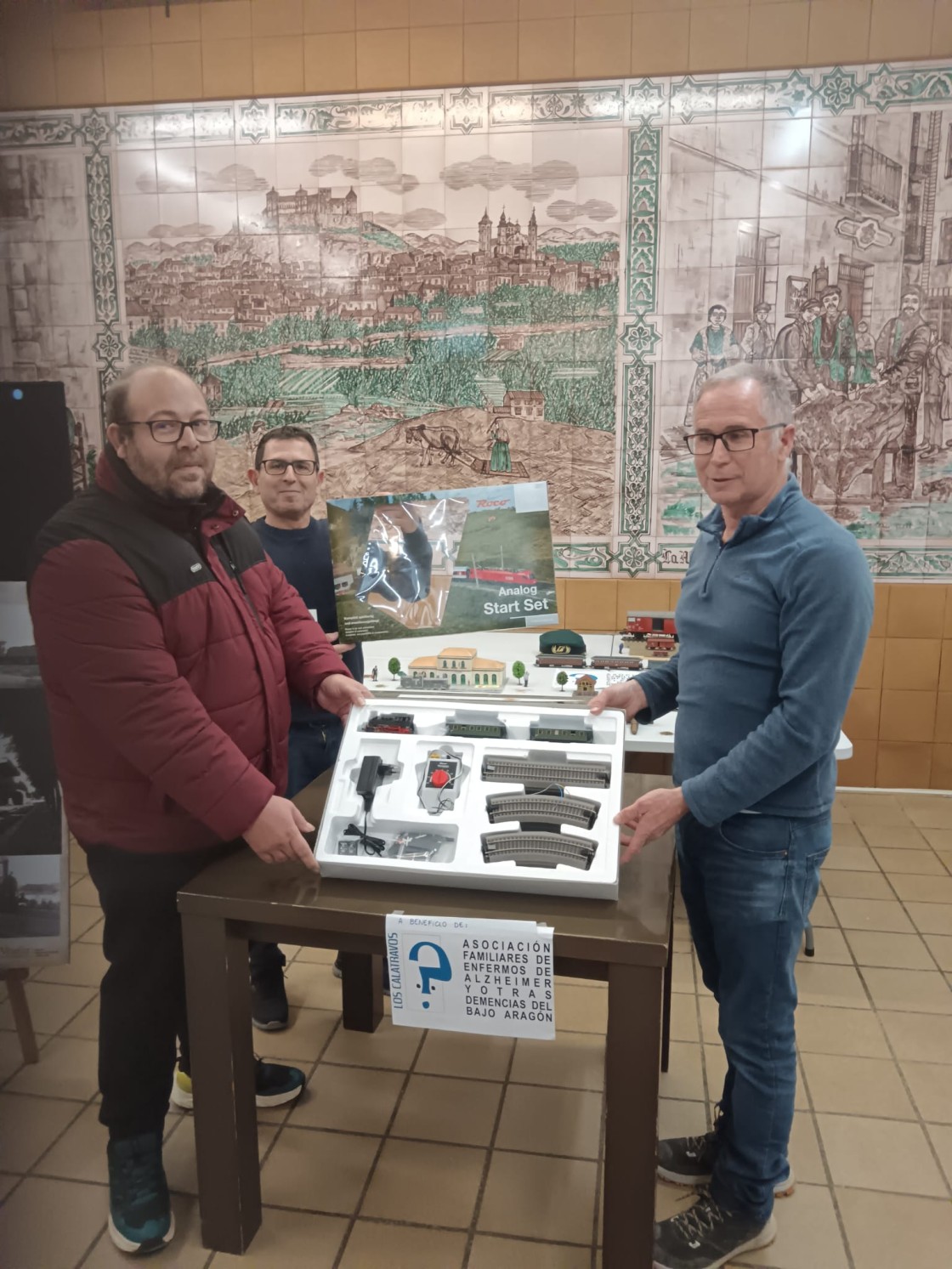 La exposión 'Raíles' recauda más de 360 euros para Afedaba Los Calatravos