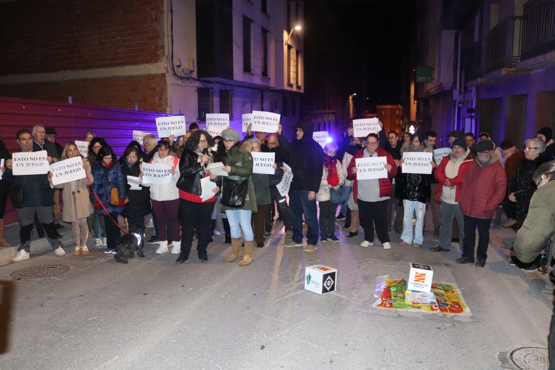 Un juego de la oca simboliza el periplo de los afectados por San Francisco 21