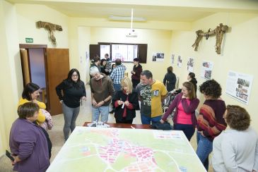 Guadalaviar cartografía la realidad del día a día de sus vecinos