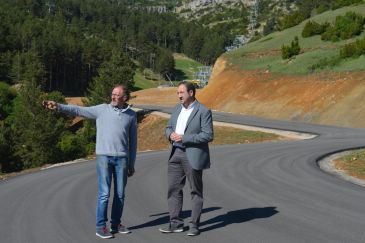 La carretera de acceso de Valdelinares a las pistas, a punto de terminar