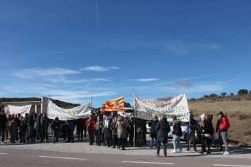 Armillas protesta para defender un camino que inutilizará si lo usan camiones mineros