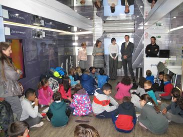 La exposición Energytruck de la Fundación Gas Natural Fenosa, en la Glorieta de Teruel