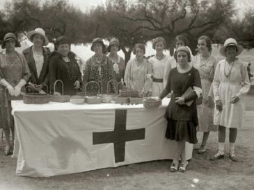 Las damas enfermeras de la Cruz Roja, en el fin de semana Modernista de Teruel