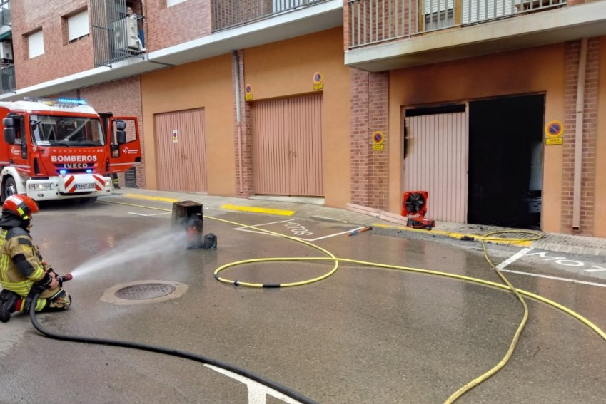 Atendido por inhalación de humo un hombre al arder una casa en Foz Calanda