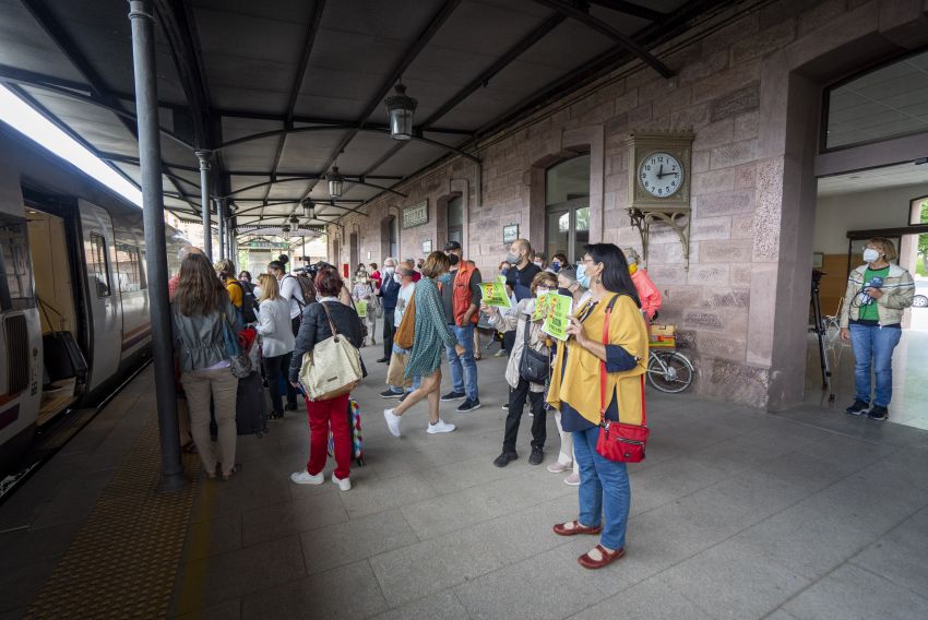 Tercera concentración en las estaciones turolenses para reclamar buenas comunicaciones ferroviarias