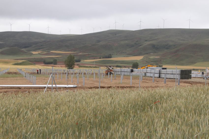 La empresa Lightsource inicia la construcción del parque fotovoltaico de Cuevas de Almudén