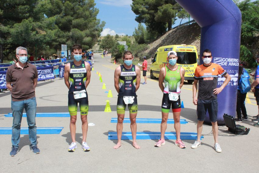 Daniel Tolosa y Paula Jiménez, campeones de Aragón de acuatlón