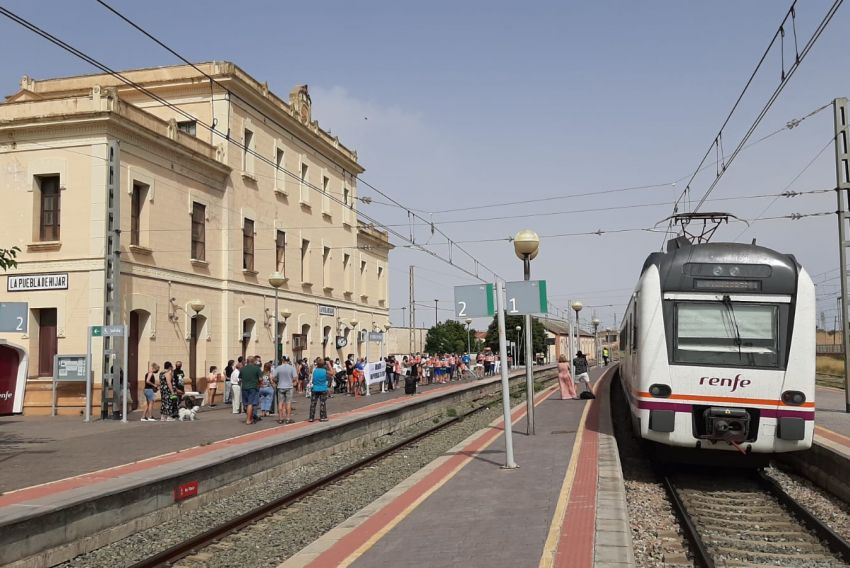 Los turolenses vuelven a concentrarse para pedir un ferrocarril que vertebre el territorio