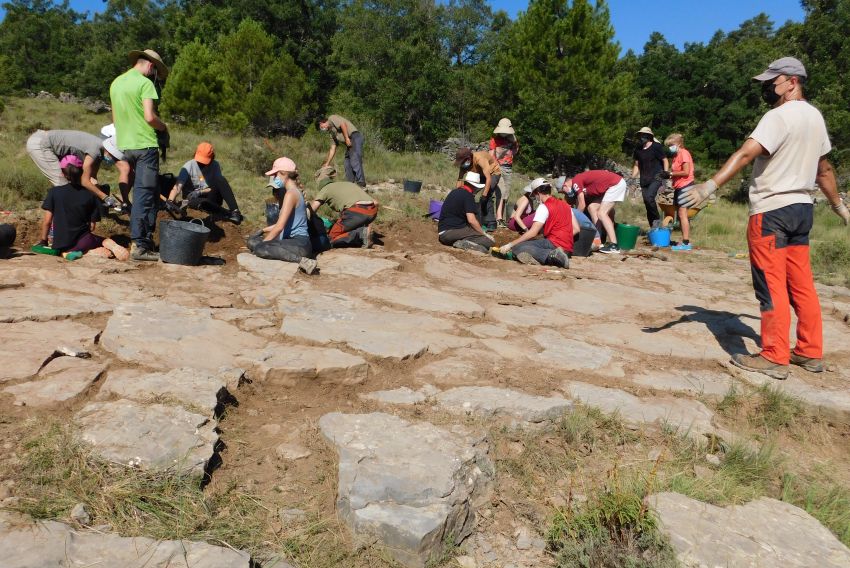 Aflora la inmensa riqueza  del yacimiento de icnitas de dinosaurio de El Pozo en El Castellar