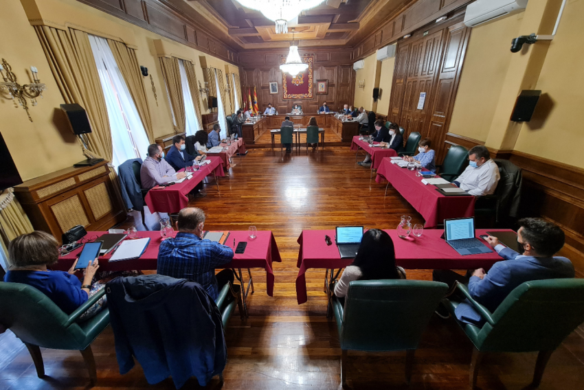 Todos los grupos municipales de Teruel muestran su apoyo al ampa de Las Anejas por los asesores lingüísticos