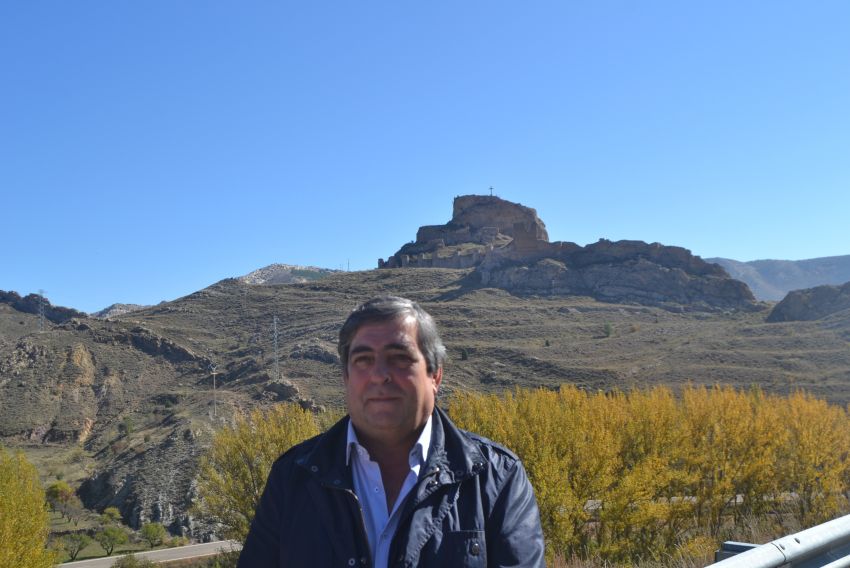 Aliaga acuerda con el dueño del castillo su permuta a cambio de una finca rústica