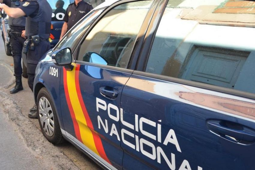 Un detenido por intentar atropellar a dos agentes al intentar huir de la Policía