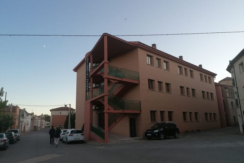 El Ayuntamiento de Alfambra sustituirá ventanas y mobiliario de la residencia de ancianos para abrirla en 2022