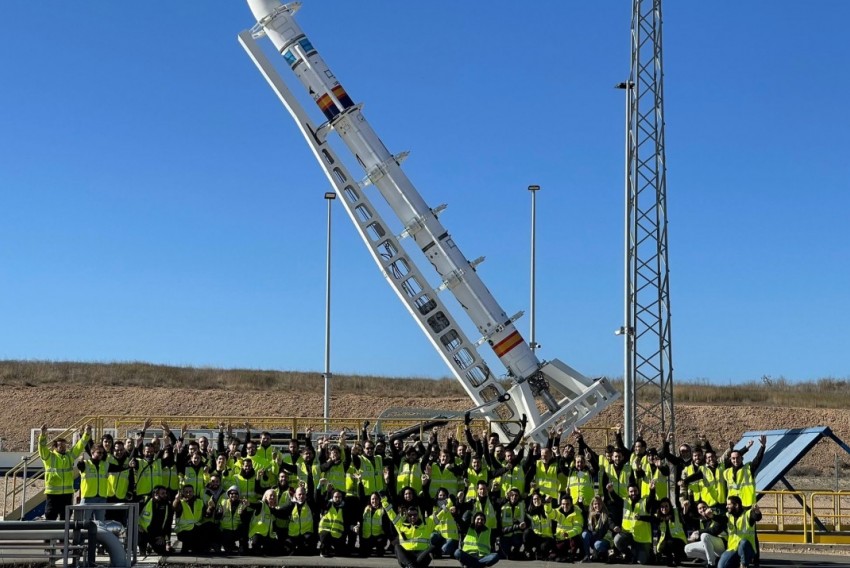 PLD Space monta en el Aeropuerto de Teruel el cohete Miura 1