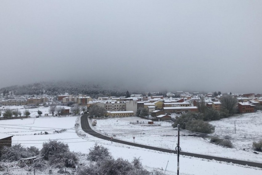 Circulación con cadenas en seis carreteras de la provincia por la nieve