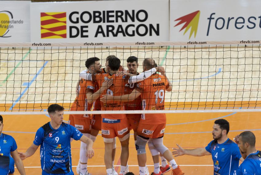 El CV Teruel se asegura una plaza en la Copa del Rey venciendo al Arenal Emevé