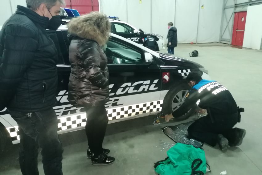 Los trucos para conducir con nieve y hielo, en un curso de la Policía Local de Teruel