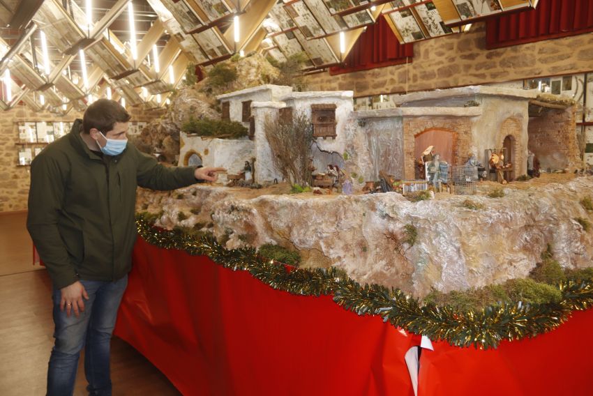 Torres de Albarracín monta un monumental Belén en el herbario con más de 200 figuras