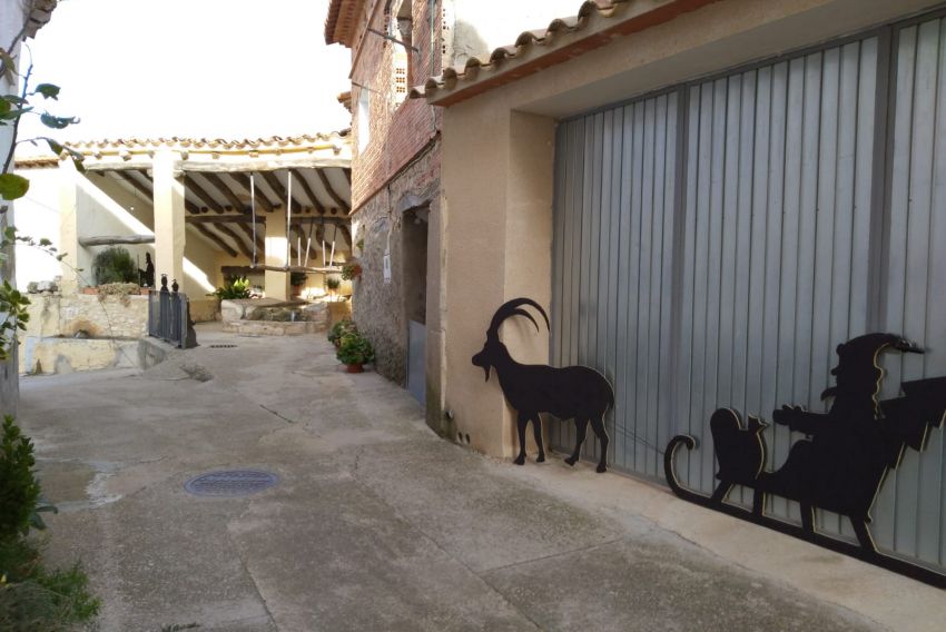 Papá Noel cambia los renos en Dos Torres de Mercader por una cabra para desplazarse mejor