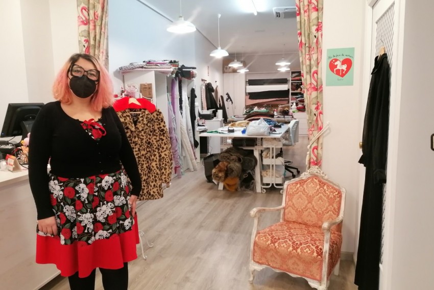 Elena Soriano, diseñadora y modista de Teruel: “Las novias de invierno me encantan y cada vez hay más bodas todo el año”