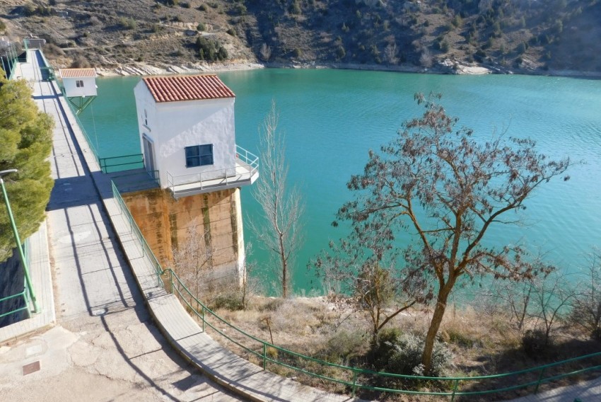 El embalse del Arquillo tiene 2,5 Hm3 menos agua que hace un año pero está al 81% de su capacidad