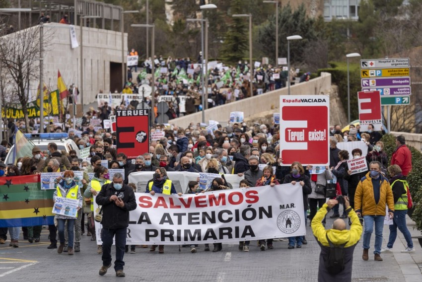 Teruel sale a la calle para pedir 