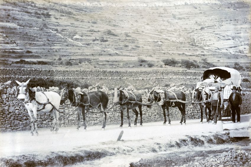 El ingeniero de Caminos Carlos Casas recopila en un libro la historia de la red de carreteras de Teruel