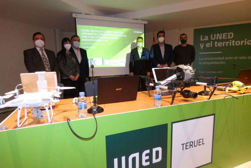 El curso de la Cátedra de Drones y Aviación comercial de la Uned-Teruel arranca con 54 alumnos