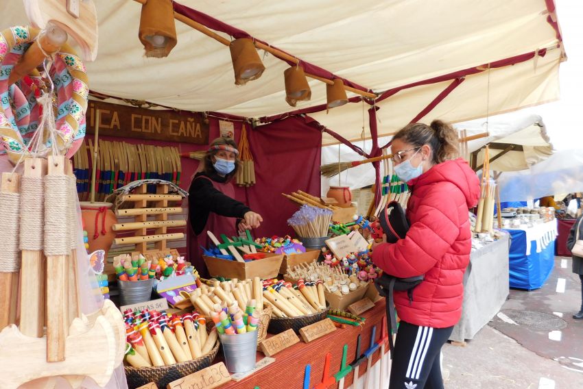 El mercadillo medieval abre con un 20% menos de puestos y el temor a una bajada notable de ventas