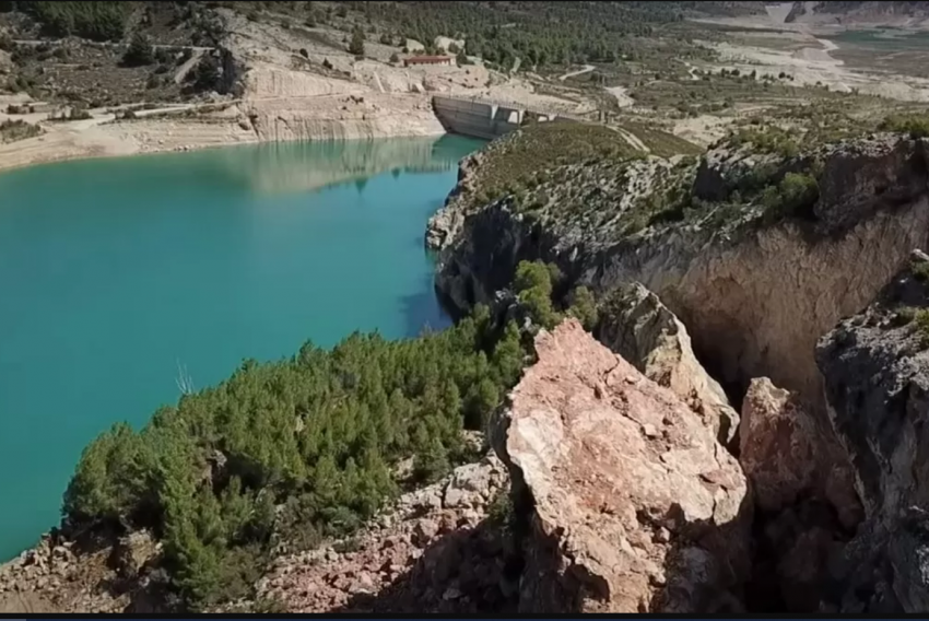 Acuaes licita un estudio geológico para  actuar en los taludes inestables de Santolea