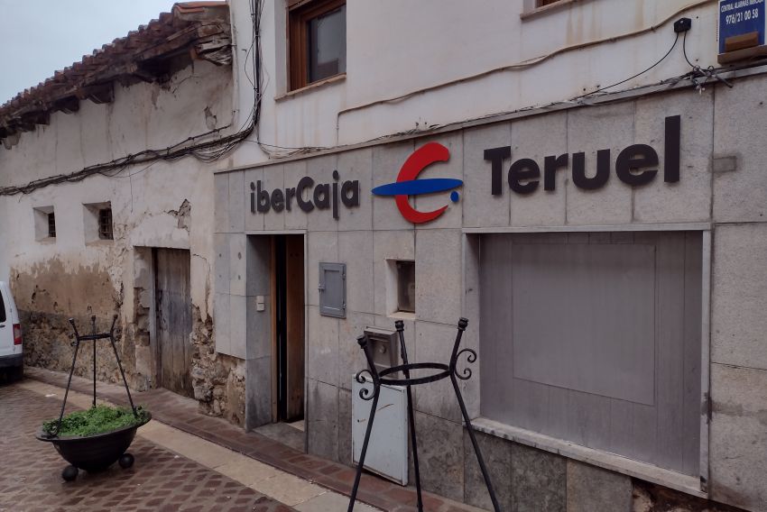 Quejas en Alcalá y Villafranca del Campo por la eliminación de los cajeros de Ibercaja