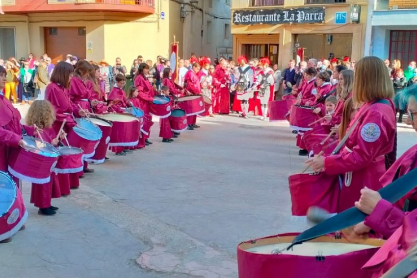 La Exaltación de la Cruz de Alloza ejerce de anfitriona de las Tamboas más esperadas