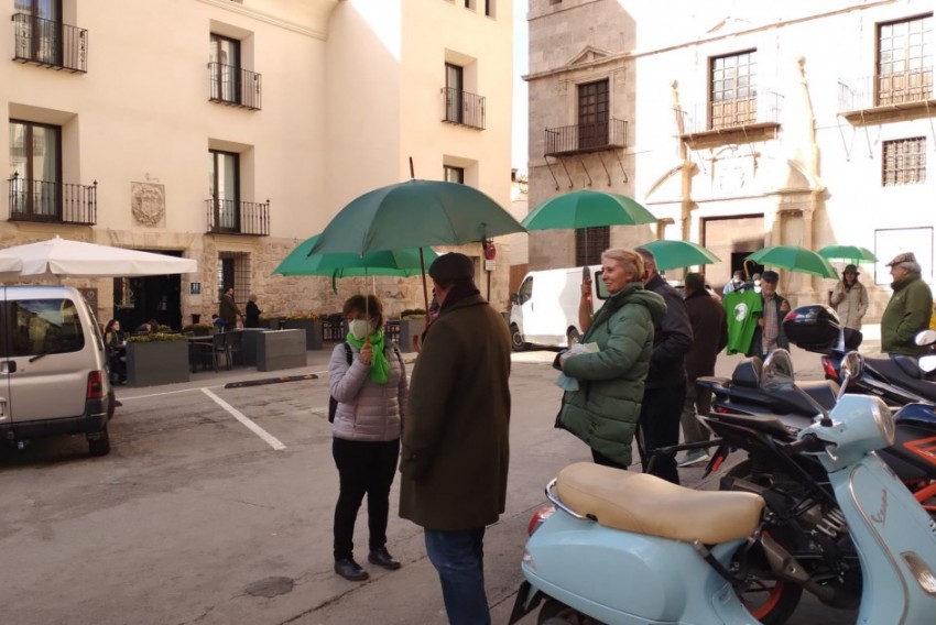 Paraguas verdes simbolizan árboles para el Centro Histórico de Teruel