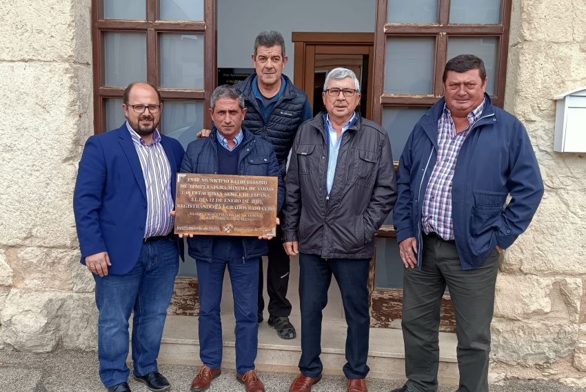 Bello recuerda con una placa la cifra récord de 25 grados bajo cero registrados en 2021