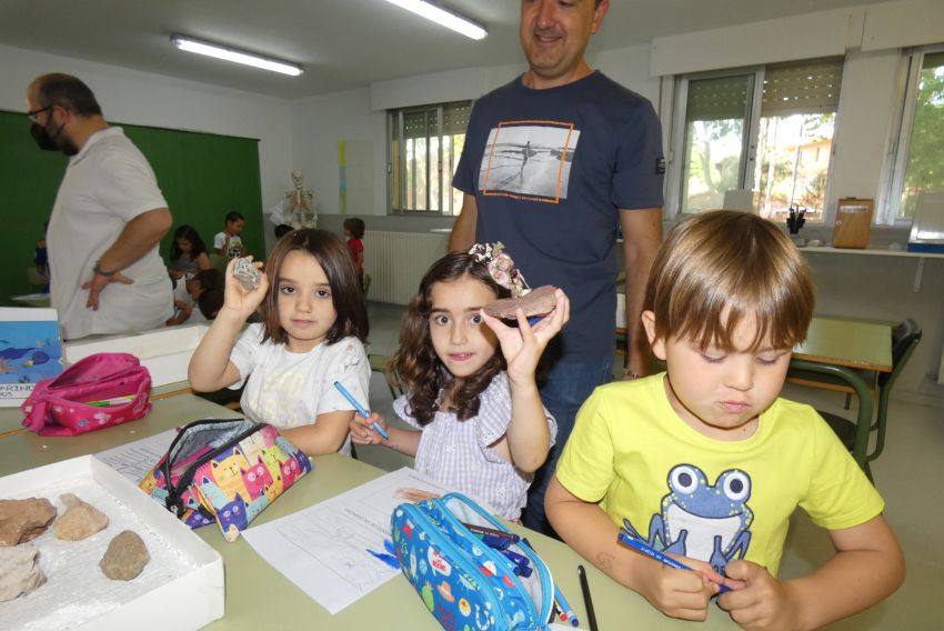 El colegio público La Fuenfresca estrena su nuevo laboratorio con talleres sobre rocas