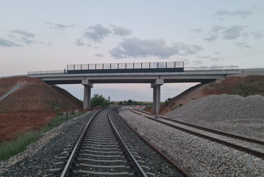 Entra el servicio el nuevo paso superior de la carretera A-2511 sobre la vía del ferrocarril de Ferreruela