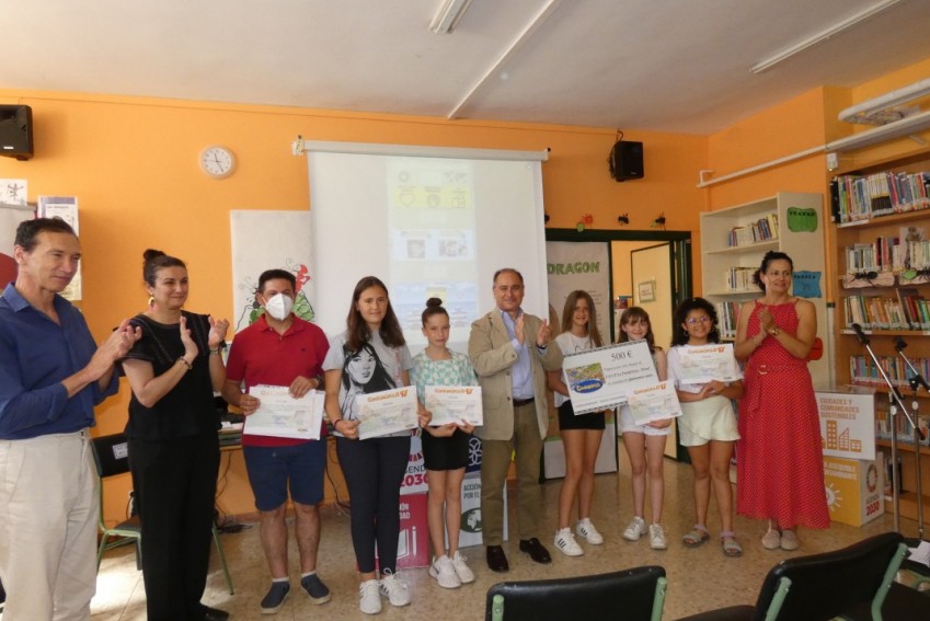 Cinco alumnas de La Fuenfresca logran  el segundo premio  en Consumópolis