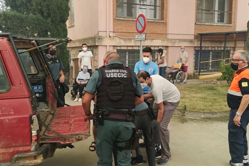 El incendio de Castejón se adentra en Burbáguena y afecta a la residencia de ancianos