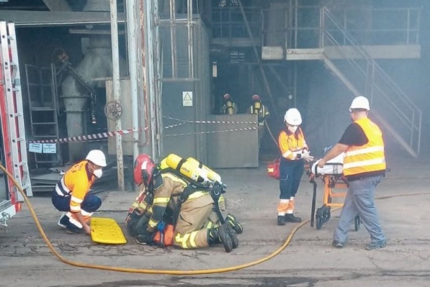 Bomberos de la DPT del Parque de Alcañiz participan en un simulacro en la térmica de Andorra