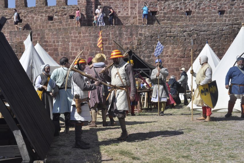 Fidelis Regi retrocede ochocientos años en el tiempo para ambientar el castillo de Peracense