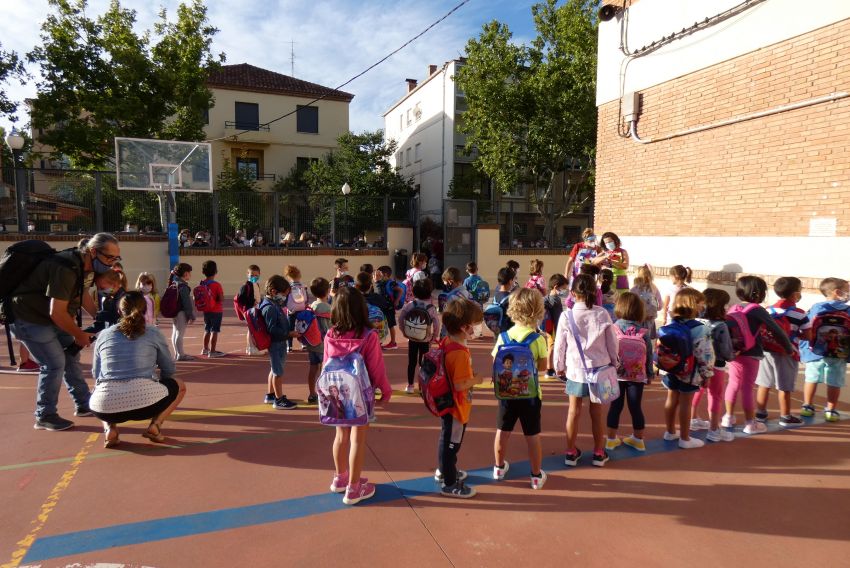 Sanidad elimina de las aulas la necesidad de ventilación permanente y la distancia interpersonal en comedores