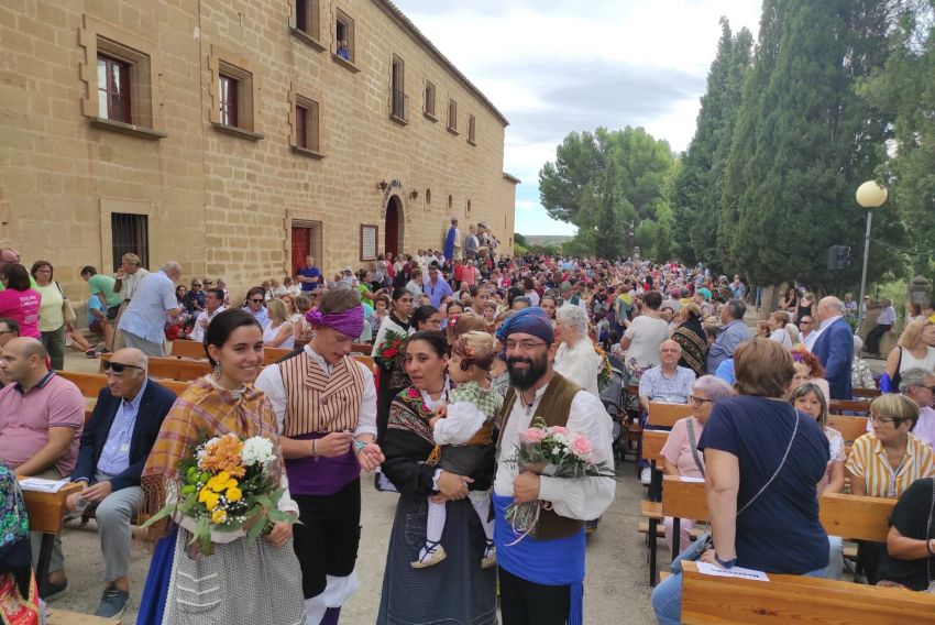 Masiva participación en la ofrenda a la Virgen de Pueyos en las Fiestas de Alcañiz