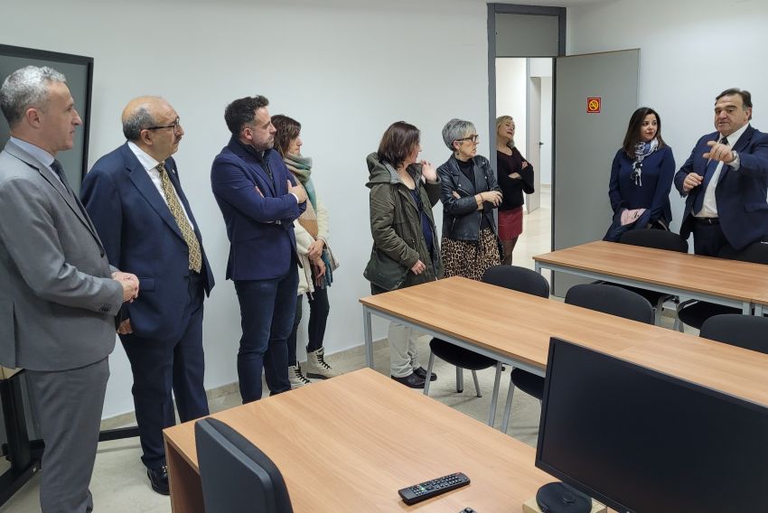 El aula de extensión de la UNED en Calamocha inaugura su primer curso con 17 alumnos y 7 profesores